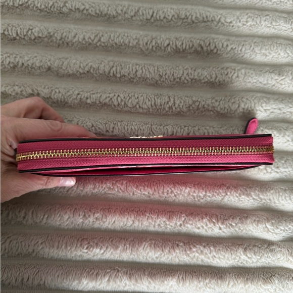 Coach Accordion Zip Wallet in Wildflower Print - Picture 3 of 11